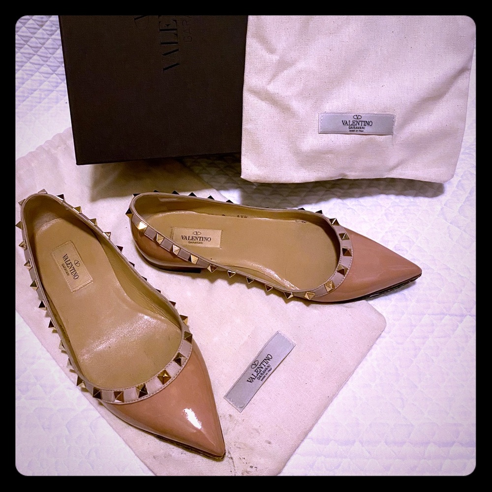 Valentino flat shoes 🥿